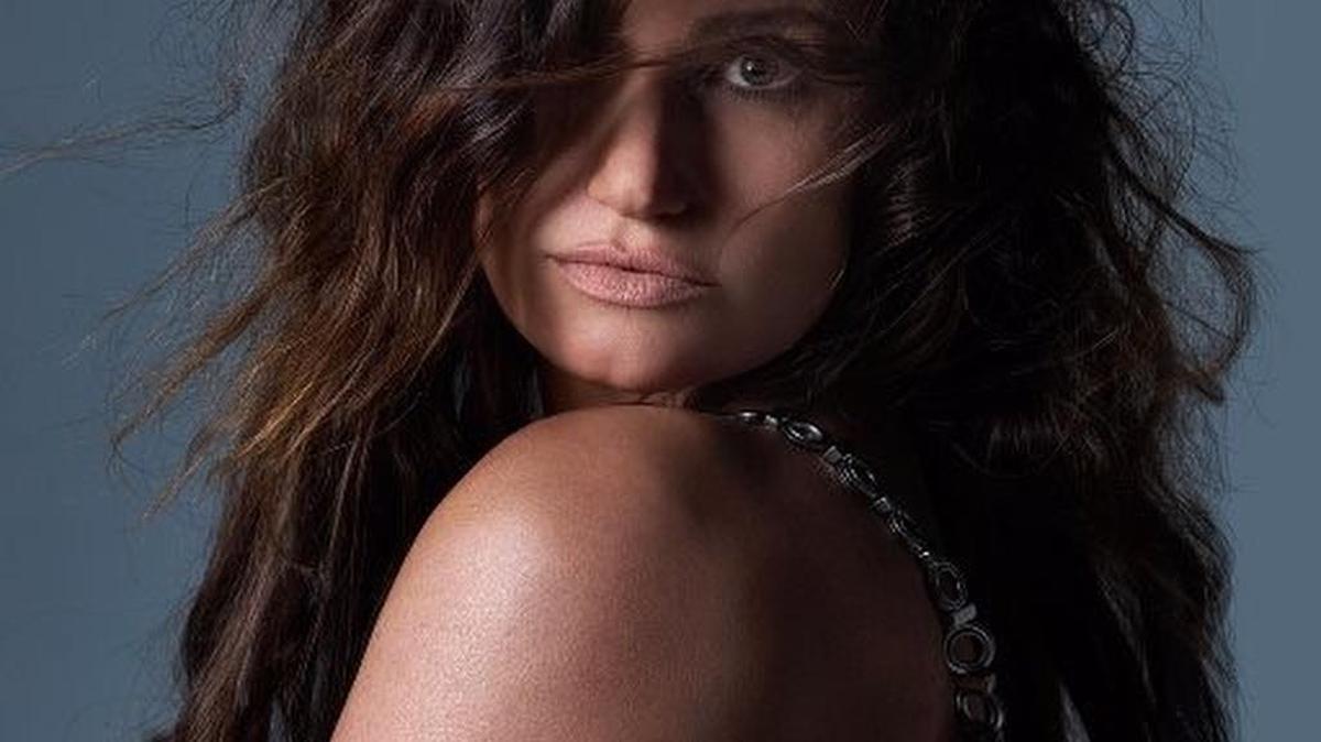 Idina Menzel, who won Tony Awards for “Rent” and “Wicked” and who played Shelby on “Glee,” will make her Sarasota debut May 27 at Van Wezel Performing Arts Hall. Tickets go on sale Friday.