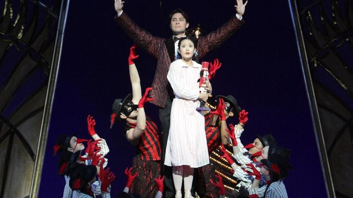 Ryoko Sadoshima and David Tlaiye in Sarasota Ballet’s production of “John Ringling’s Circus Nutcracker.”