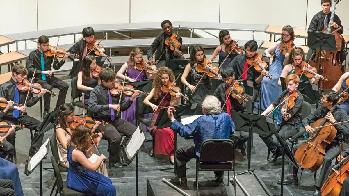 Itzhak Perlman conducts a celebration concert for the Perlman Music Program in Sarasota.