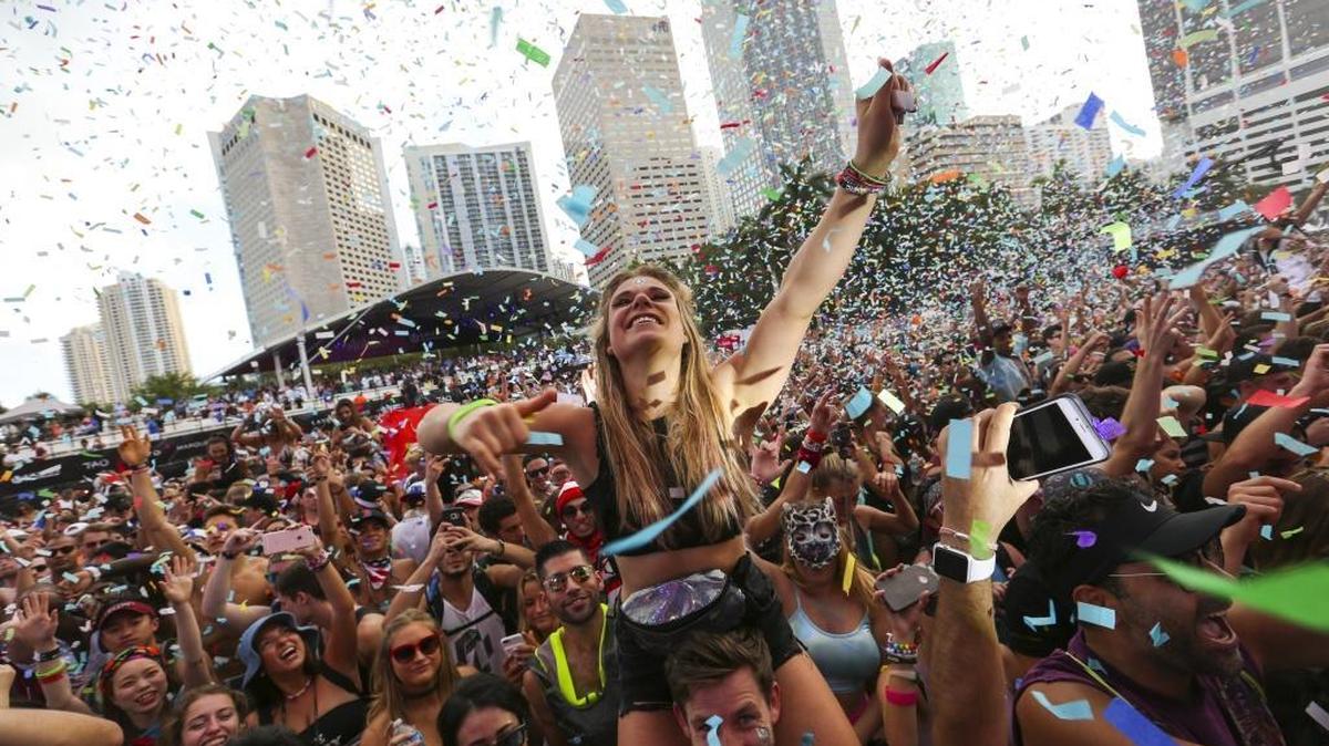 Fans dance as confetti sprinkles the crowd during the third day of Ultra Music Festival in downtown Miami on Sunday, March 26, 2017.