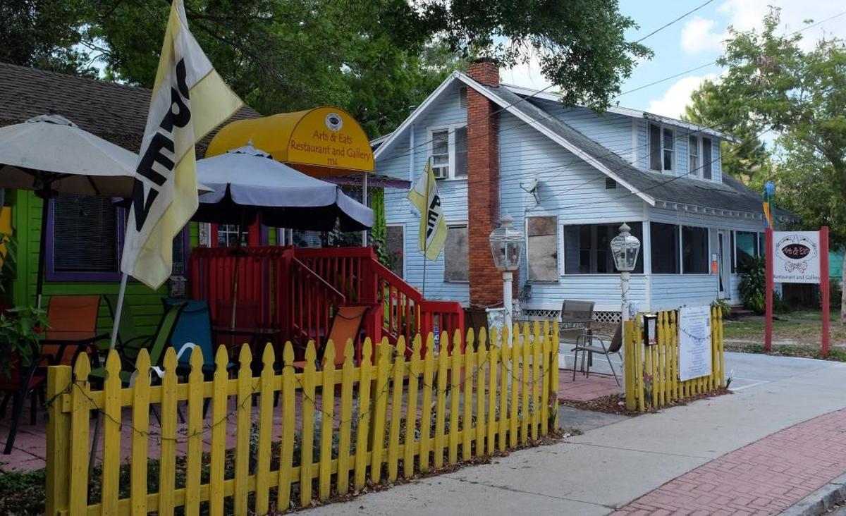 Stroll Bradenton’s acclaimed artist colony featuring galleries, studios, bakeries, healing arts and specialty shops, all nestled in colorful 1920s cottages.