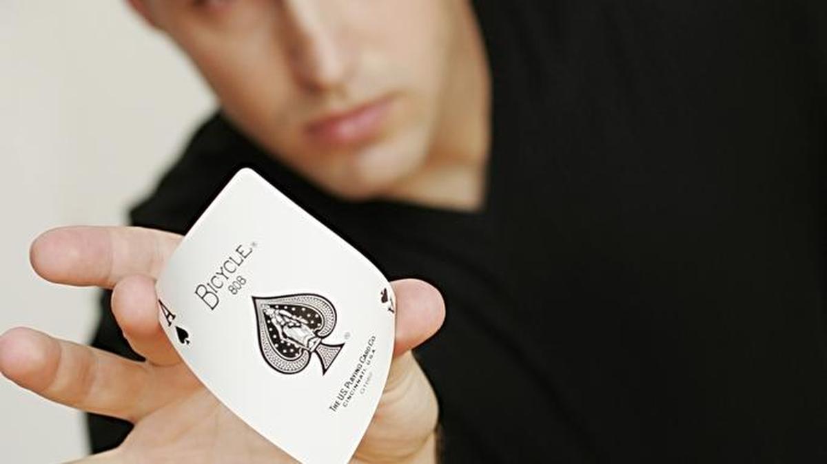 Sleight-of-hand expert Jason Michaels comes to Florida Studio Theatre with his show “The CardShark.”
