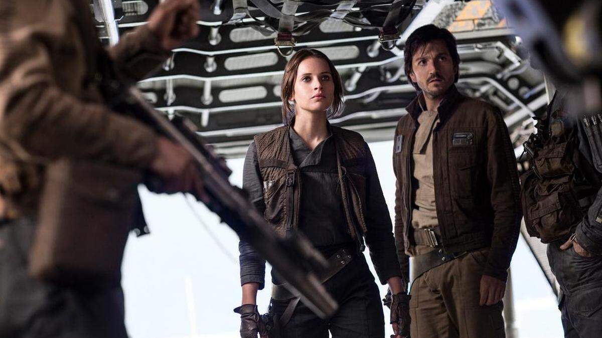Jyn Erso (Felicity Jones) and Cassian Andor (Diego Luna) in "Rogue One: A Star Wars Story."