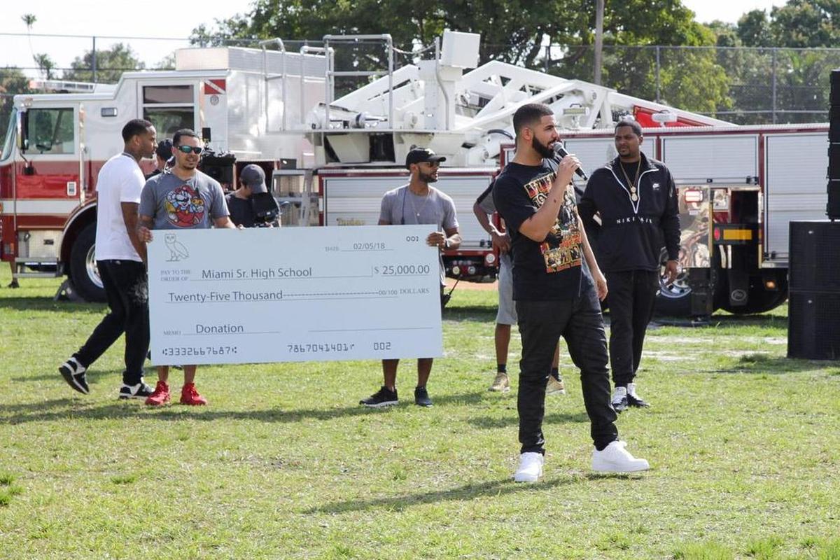 Drake made a surprise visit to Miami Senior High School on Monday, February 5, 2018. There, he awarded the school with a $25,000 donation.