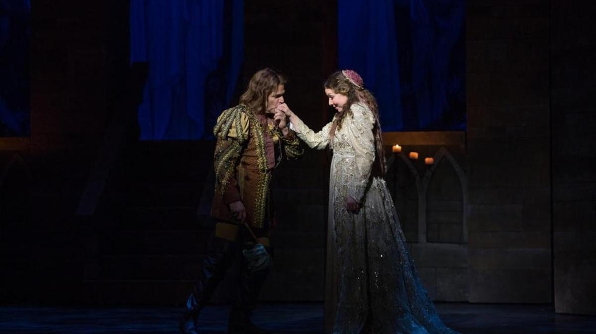 Tenor Richard Troxell (Romeo) courts soprano Sarah Joy Miller during Friday’s performance of “Romeo and Juliet” at the Straz Center in Tampa.