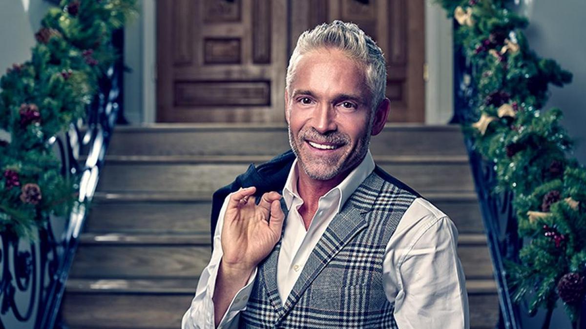 Smooth jazz saxophonist Dave Koz brings his 20th annual Christmas show Tuesday to the Van Wezel in Sarasota.