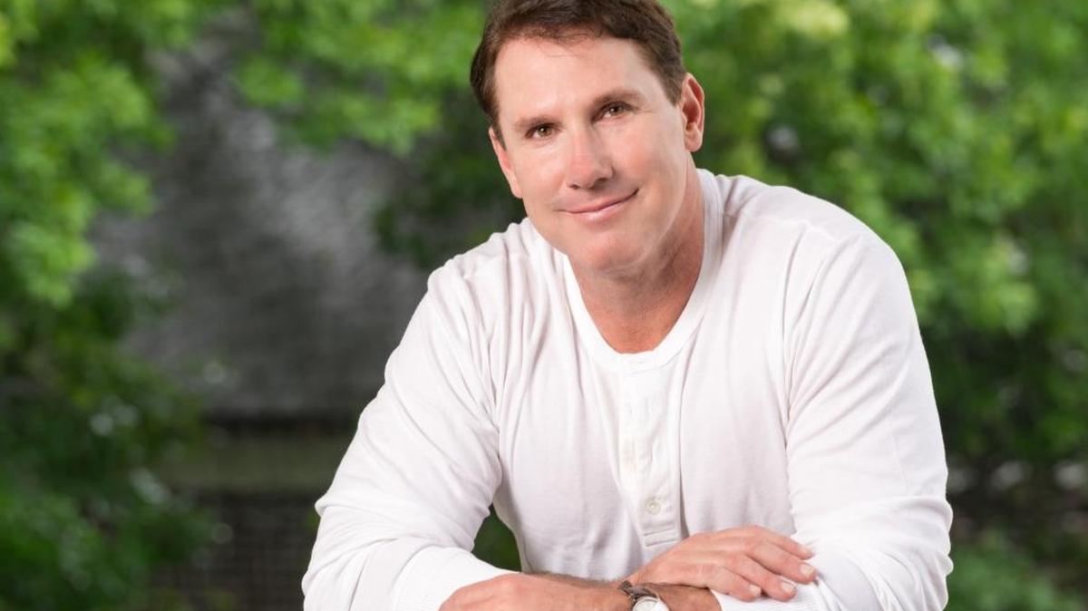 Nicholas Sparks, the best-selling author of such romantic novels as “The Notebook,” will speak in Bradenton on Feb. 7.
