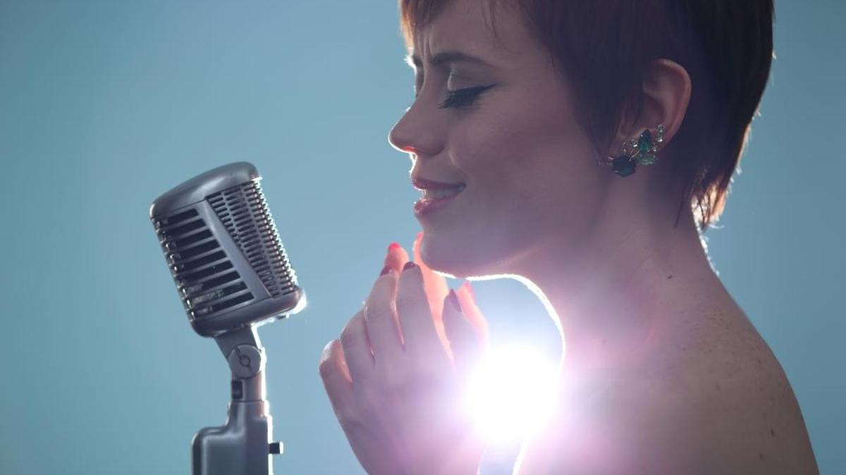 New York cabaret star Carole Bufford comes to Florida Studio Theatre in Sarasota with “ROAR! The Music of the 1920s and Beyond.”