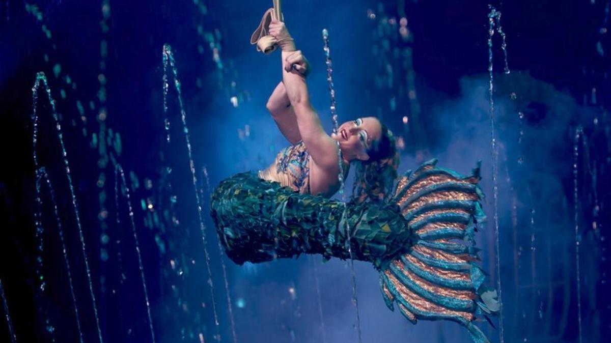 Cirque Italia’s “Water Spectacular” is a traditional European circus that takes place in and around a water-filled stage. It returns to Palmetto this week.