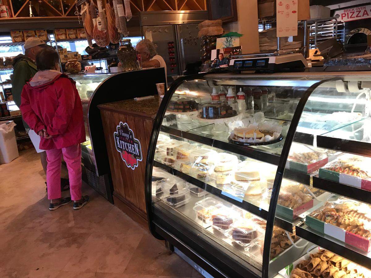 Vinny’s Italian Kitchen opened last week at 5337 Gulf Drive, Suite 500, Holmes Beach, offering a lunch and dinner menu, catering, take-out, and sit-down dining.