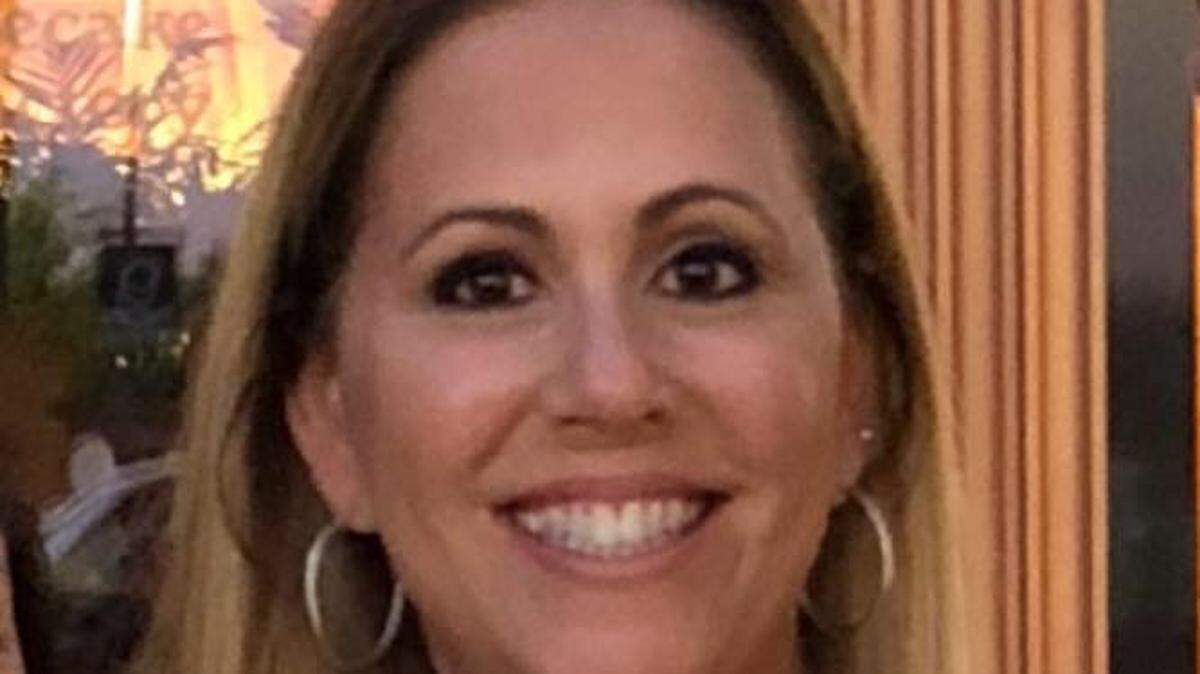 Michelle Hunt died on Dec. 16 hours after her boyfriend told deputies she had fallen off his boat while they were docking near a Casey Key tiki bar. With the cause and manner of her death still undetermined, detectives are investigating her death but Hunt’s boyfriend is refusing to talk to them.