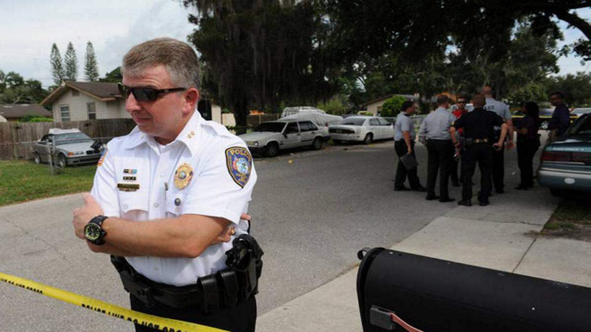 Former Bradenton Police Deputy Chief Warren Merriman on the scene of a driveby shooting in 2013.
 GRANT JEFFERIES/Bradenton Herald File