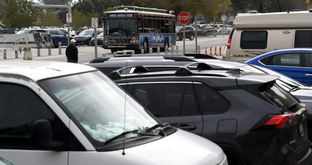Though there were a lot of cars in the lot at the Manatee County Public Beach, there were several available spots. A meeting between Holmes Beach city commissioners and Manatee County commissioners to discuss parking problems on the island failed to find a resolution during the first meeting since parking spaces were removed in 2020.