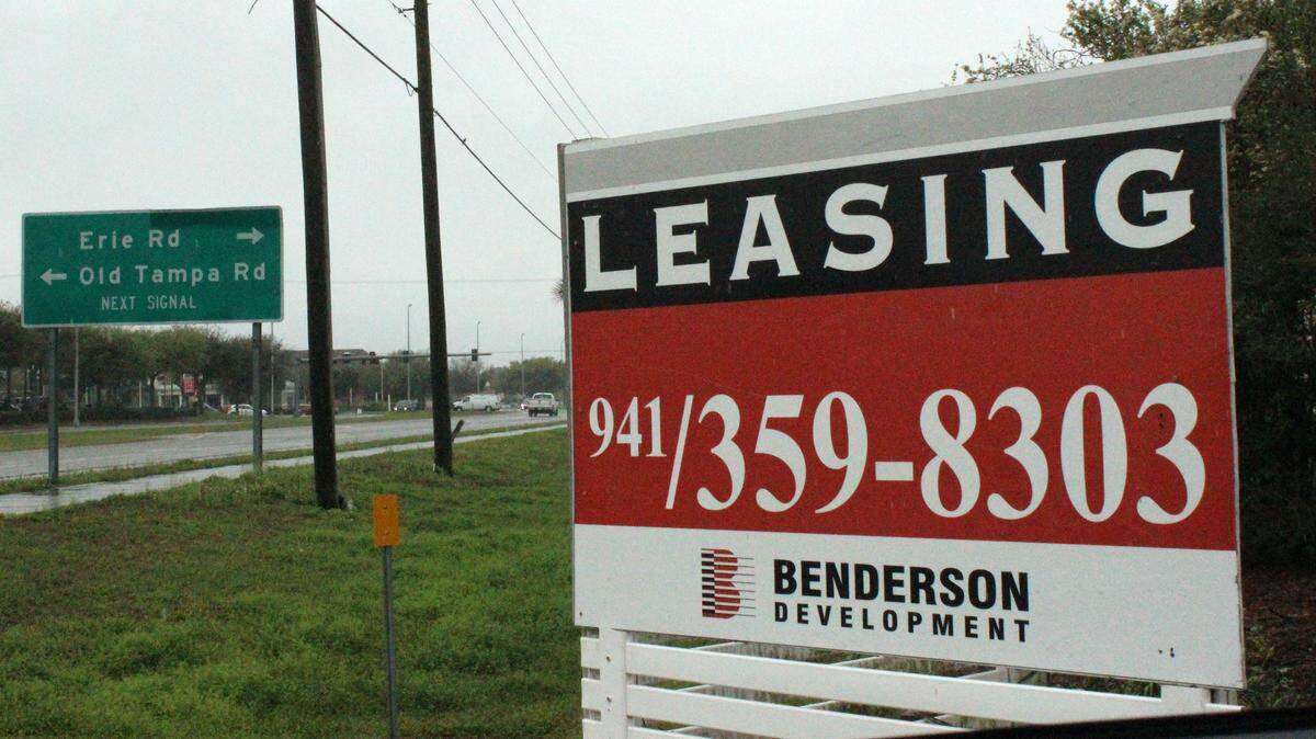 Benderson Development filed for building permits this week that, if approved, will allow it to build a Wal-Mart Supercenter at Erie Road and U.S. 301 North in Parrish. JAMES A. JONES JR./Bradenton Herald