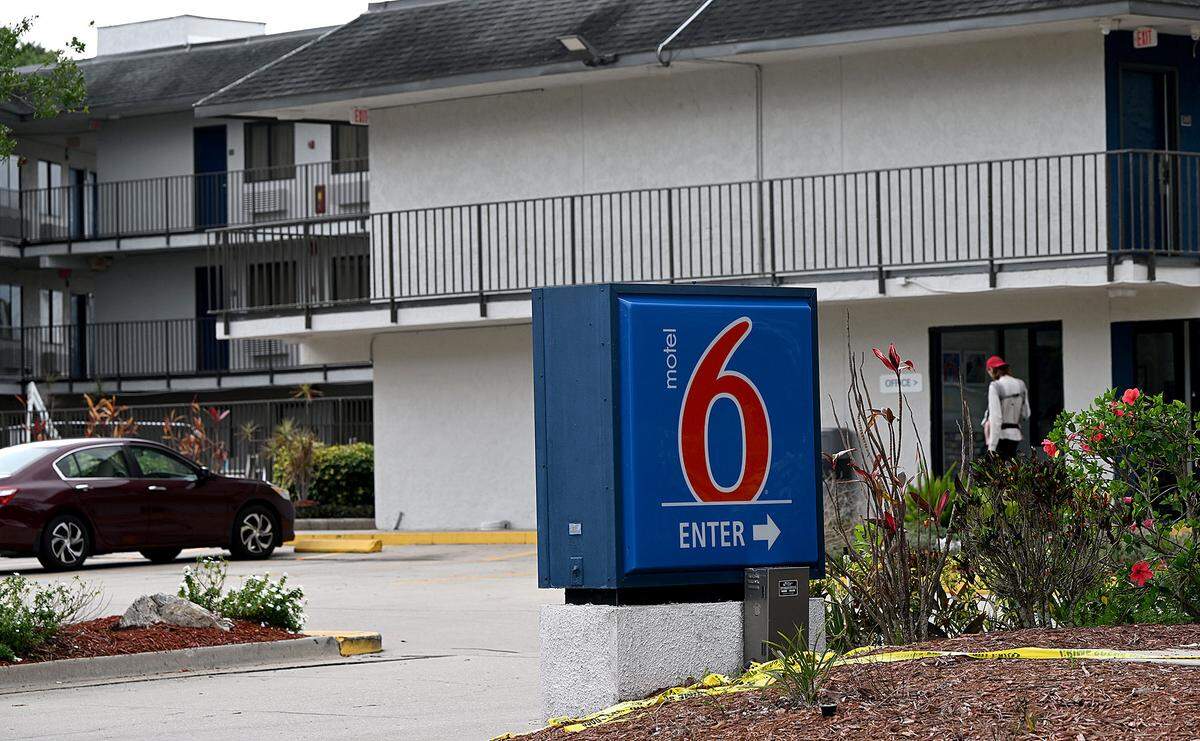 Javontee Brice, the man accused of murdering three Manatee County women before being killed in a shootout with Florida deputies, had a history of domestic violence and mental health issues, according to court records. Deputies say Brice shot and killed his mother at Motel 6 near Interstate 75 Monday night.