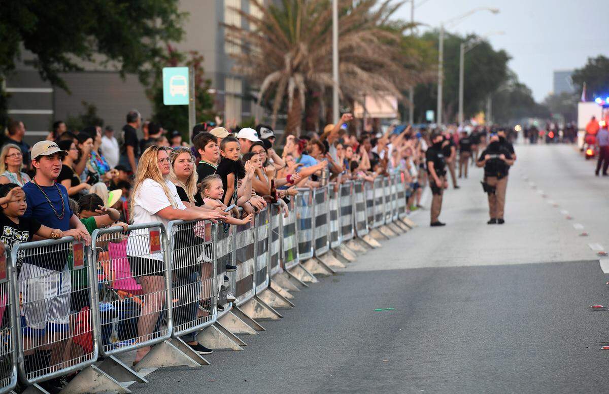 Crowds line Manatee Avenue during the 2021 De Soto Grand Parade.