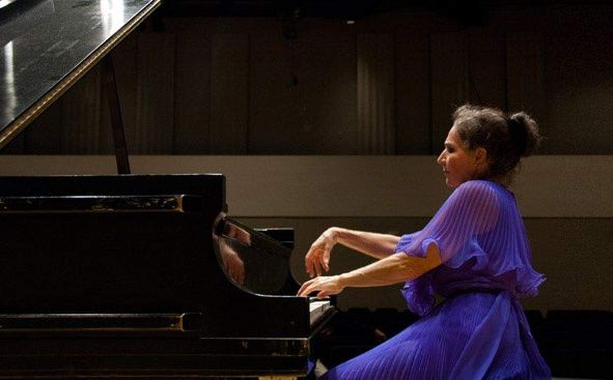 Classical pianist Eleonora Lvov will perform Sunday at Manatee Unitarian Universalist Fellowship in Bradenton.