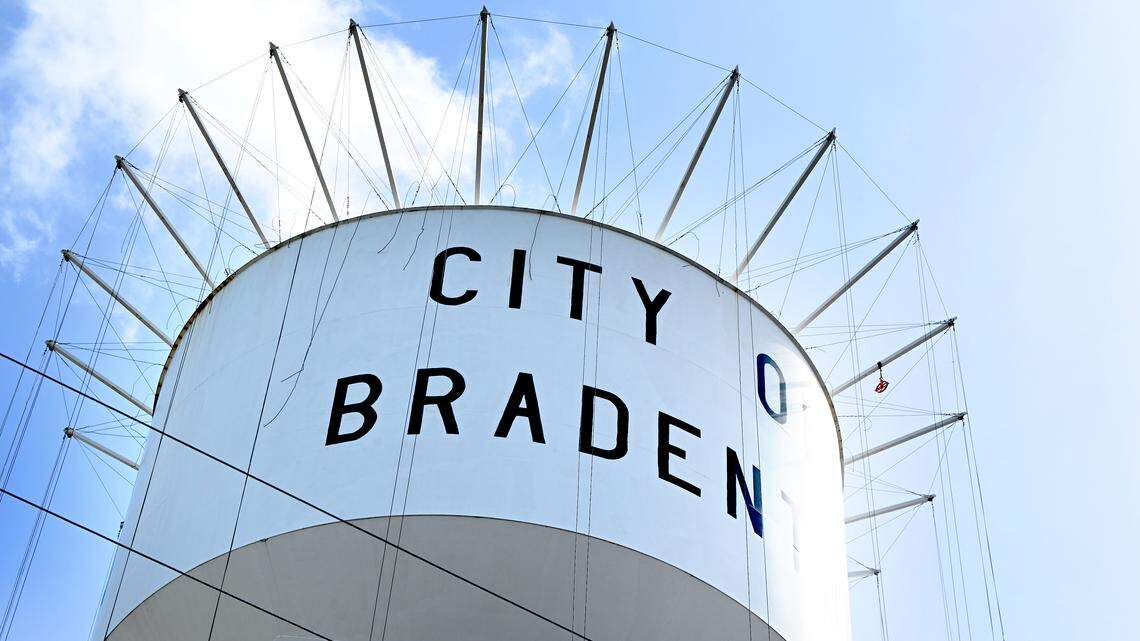 Worker fell inside Bradenton water tower. A special team came to the rescue