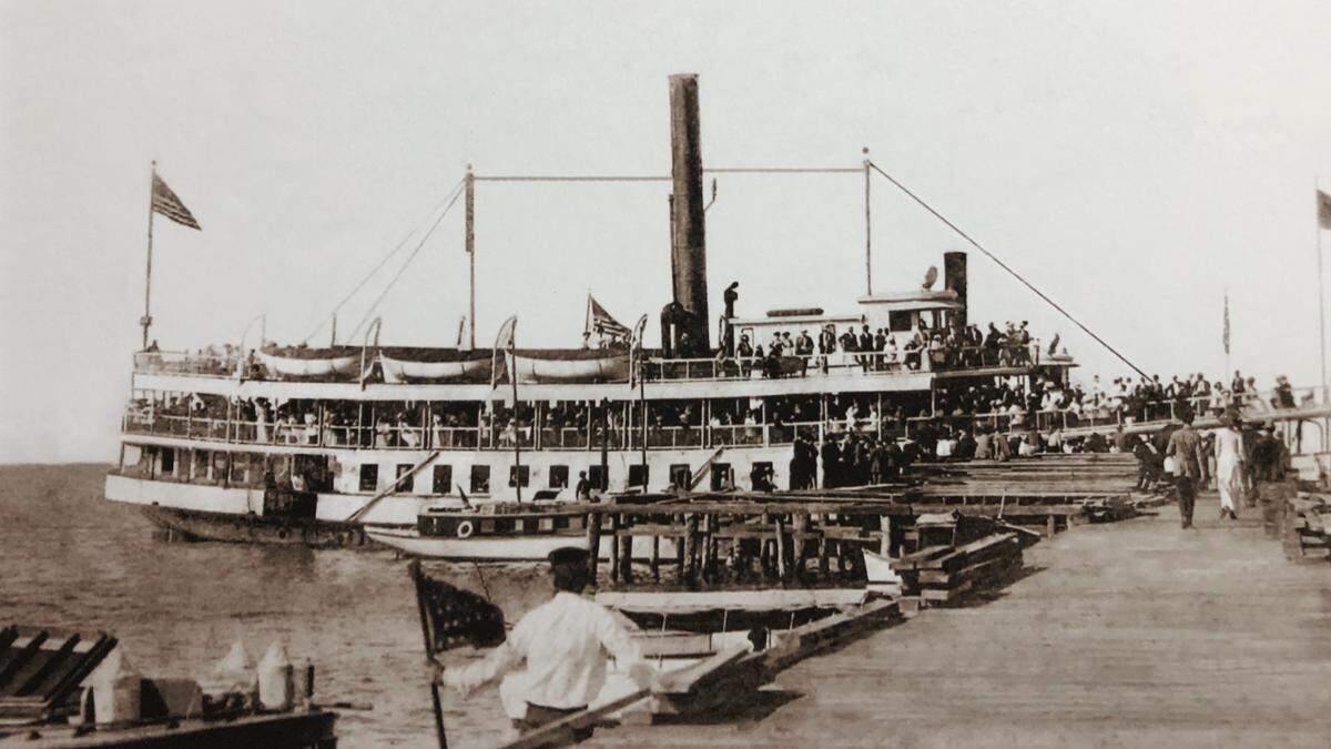Steamer puts in at Anna Maria City Pier April 30, 1911, with 950 passengers aboard for an excursion on Anna Maria Island.