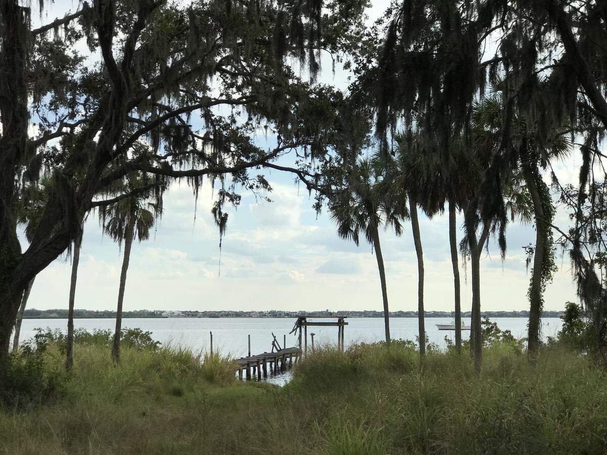 The Manatee County Commission on Thursday approved Specialty Restaurant Corporation’s plan to open a 9,000-square-foot Whiskey Joe’s Bar & Grill on a 1.8 acres at 5313 and 5315 19th St. E., Ellenton.