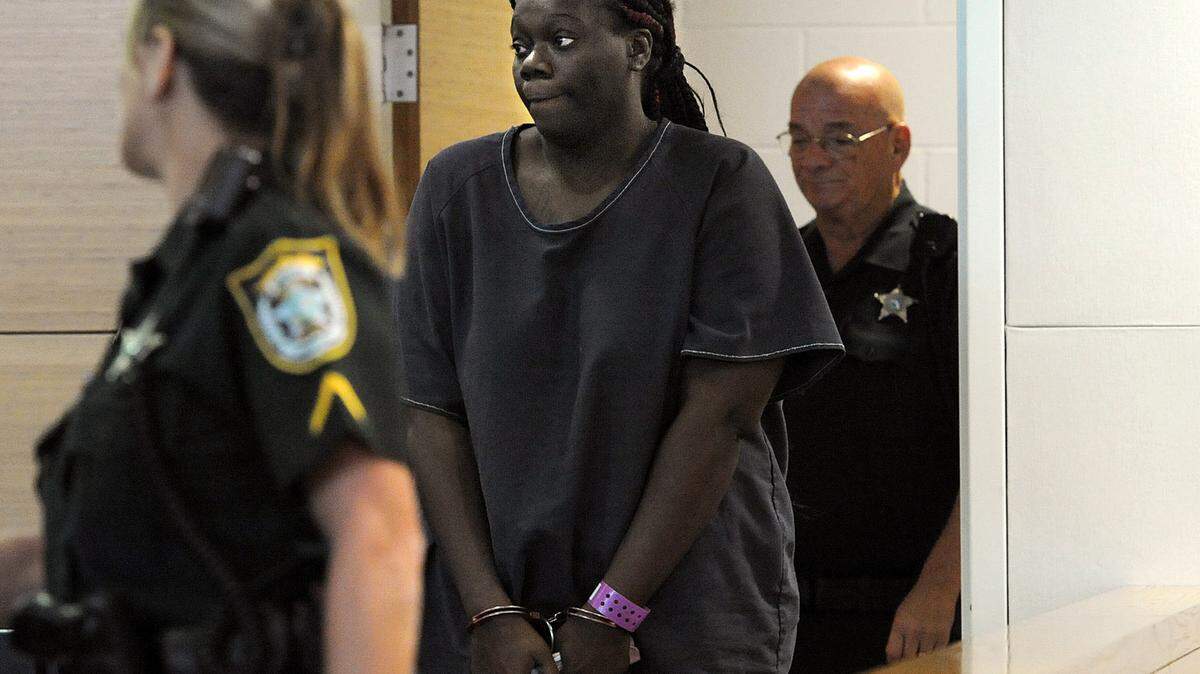 Keishanna Thomas' attorney attempted to waive her appearance before Circuit Judge Scott Brownell for a dependency petition arraignment hearing, but Brownell said it was not an option, and ordered Thomas to enter the courtroom. 
 TIFFANY TOMPKINS-CONDIE/Bradenton Herald