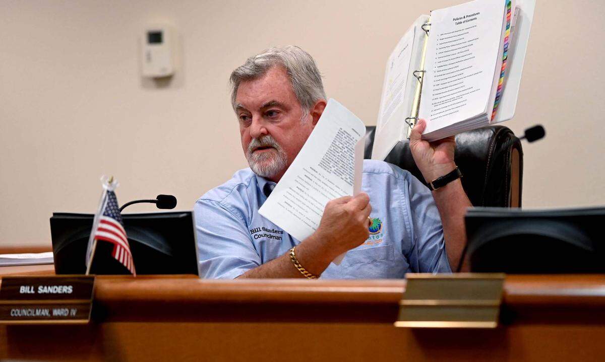 Councilman Bill Sanders holds up a binder of the city’s policies during a Bradenton City Council workshop Wednesday, Oct. 19, 2022.