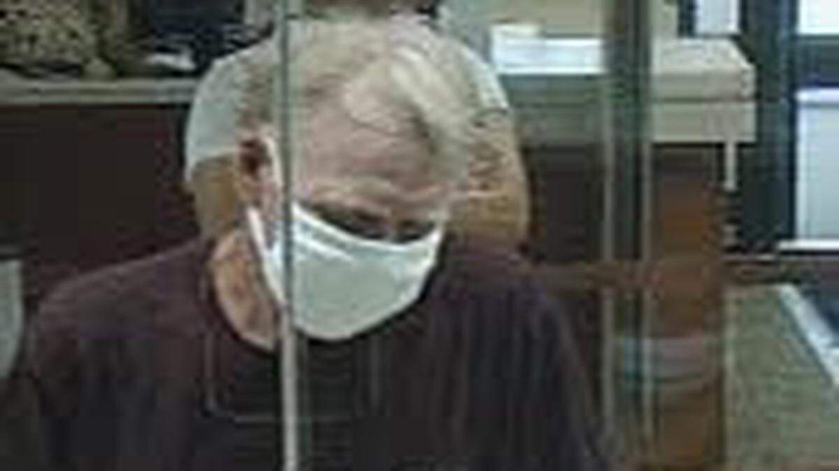Manatee County detectives are seeking this man, suspected of robbing a Bradenton Wells Fargo Bank Saturday morning.