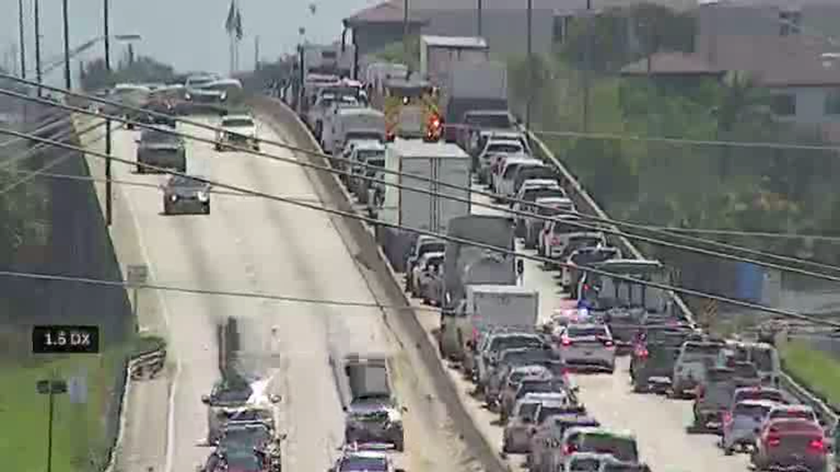 Both southbound lanes have reopened after a crash temporarily shut down southbound traffic on the DeSoto Bridge in Manatee County Wednesday afternoon, police said.