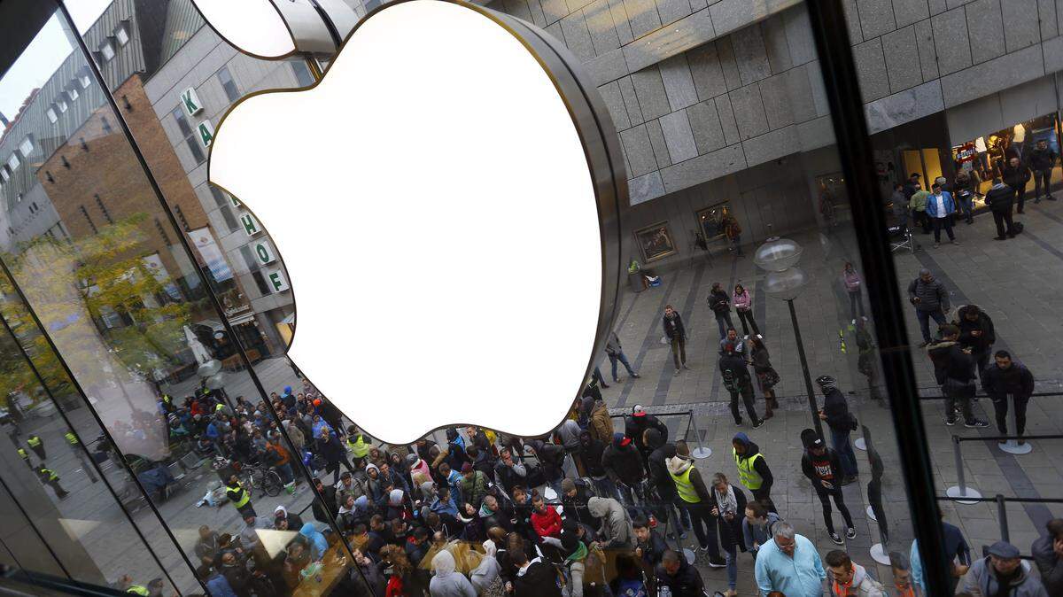 FILE - In this Friday, Sept. 25, 2015 file photo, people wait in front of an Apple store in Munich, Germany before the worldwide launch of the iPhone 6s. Tech and legal experts say if Apple were to create the iPhone-hacking software demanded by the FBI, it would have a tough time staying secret, given the "potentially unlimited" number of people that would likely get a look at its inner workings. (AP Photo/Matthias Schrader, File)