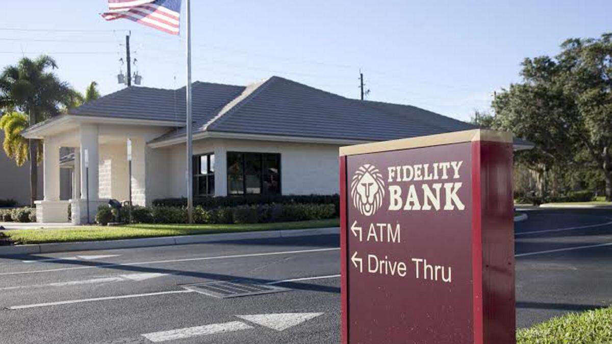 Fidelity Bank purchased and rebranded five bank branches in Manatee County in mid September, including this one at 3005 53rd Ave. E. MATT M. JOHNSON/Bradenton Herald