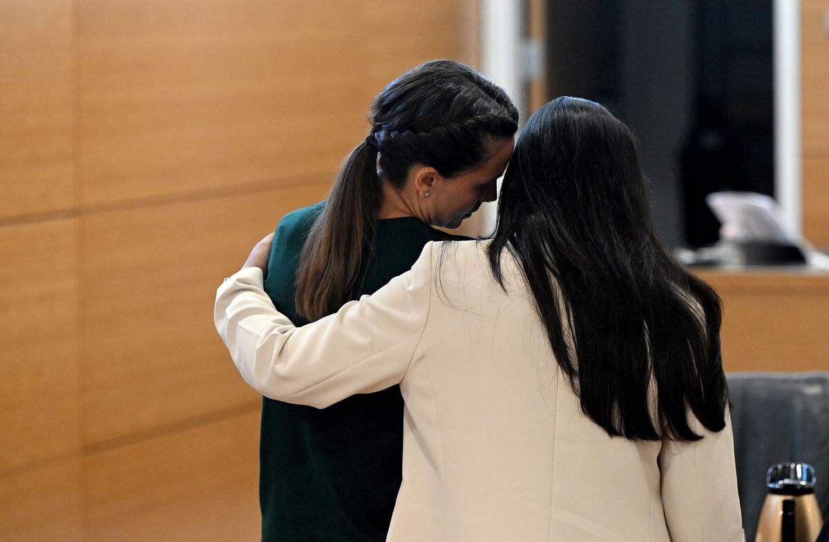 Ashley Benefield and paralegal Amrita Duckett before the start of the voir dire portion of Benefield’s trial for the second-degree murder of her estranged husband in 2020 at the Manatee County Judicial Center, July 22, 2024.