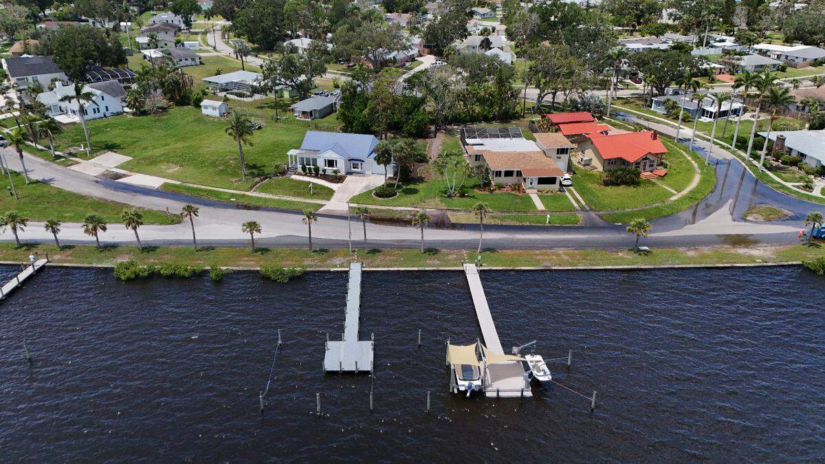 The City of Bradenton has plans to build a temporary lift station to replace a failing one in use since the 1950s on land at 2052 Riverside Drive E. in Bradenton, where the house with the red roof is located. Photo taken on June 26, 2025.