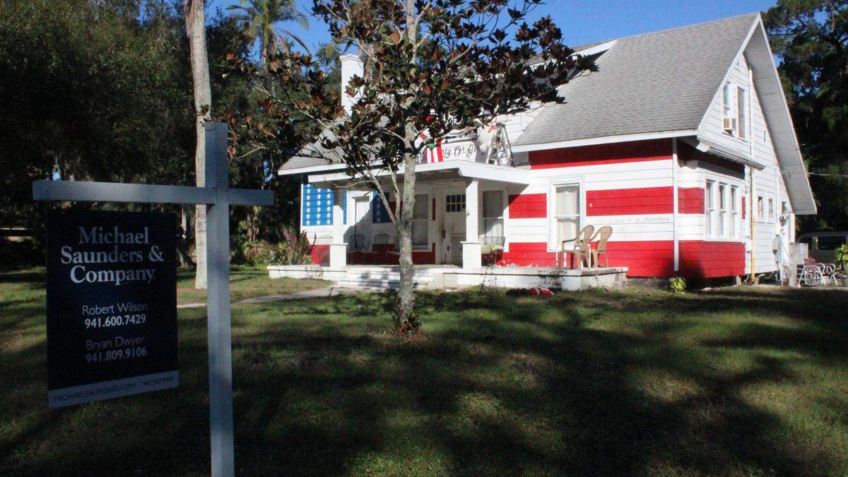 With less than a normal supply of houses for sale, it remained a sellers market in October for the Bradenton-Sarasota area.
