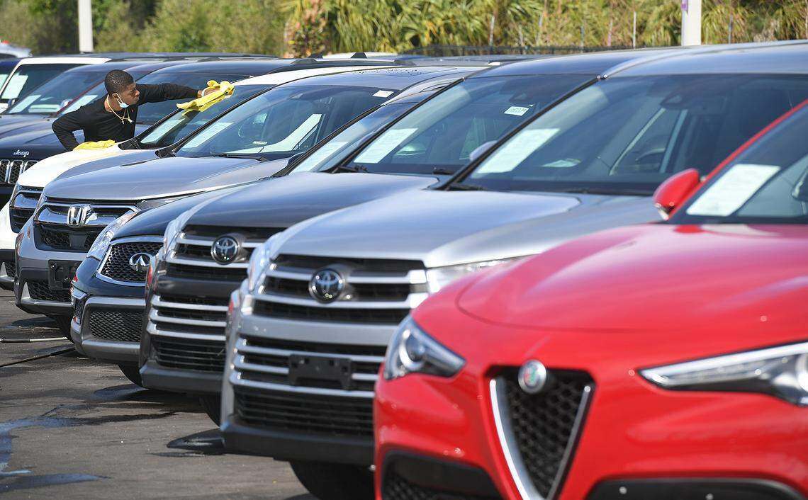 Off Lease Only has shut down its operations in Bradenton and four south Florida locations, laying off 466 workers throughout the state. The Bradenton car dealership at 3230 14th St. W. is shown in this Bradenton Herald file photo.
