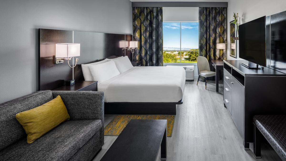 In addition to its new name, the DoubleTree by Hilton Sarasota Bradenton Airport, has upgraded all public areas, guestrooms and the exterior.