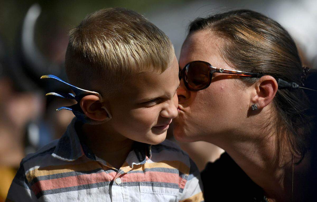 11/14/21—Kasen Starnes gets a kiss from his mother, Erin at the Sarasota Medieval Fair in Myakka Sunday.