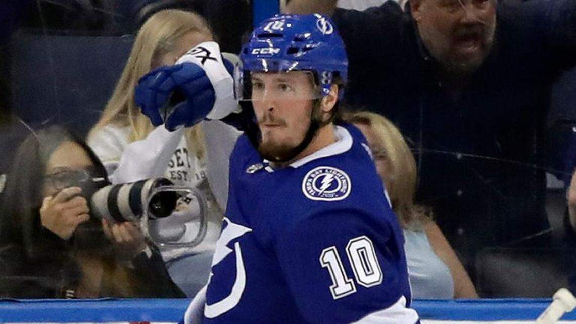 The Lightning re-signed a forward. Here's what he's getting.
