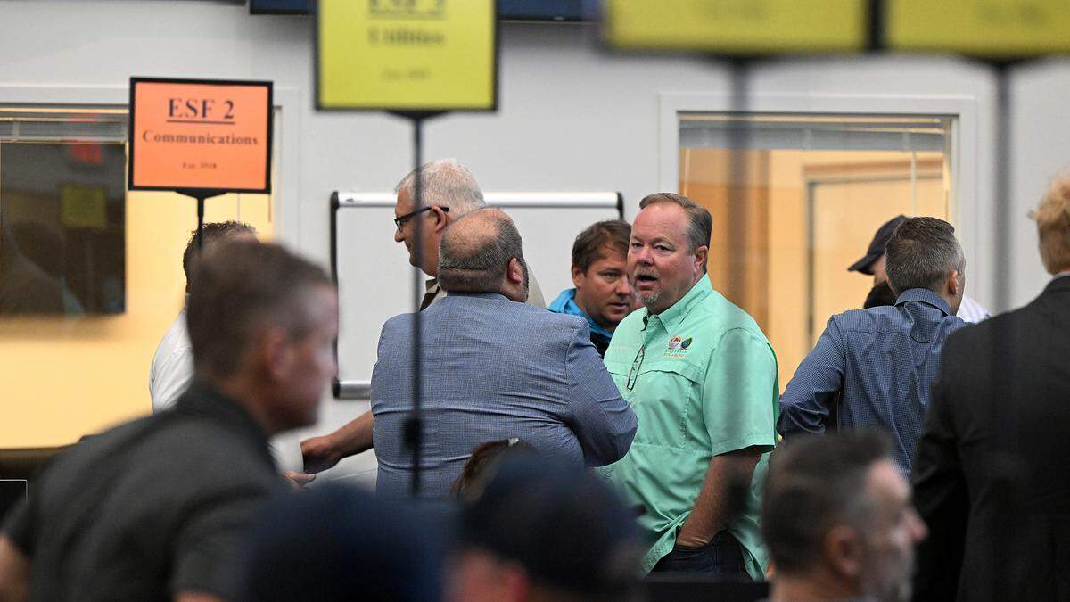 Bradenton Mayor Gene Brown, in turquoise shirt, meets with other officials at Manatee County’s Emergency Operations Center ahead of a press conference on the effects of Hurricane Debby.
