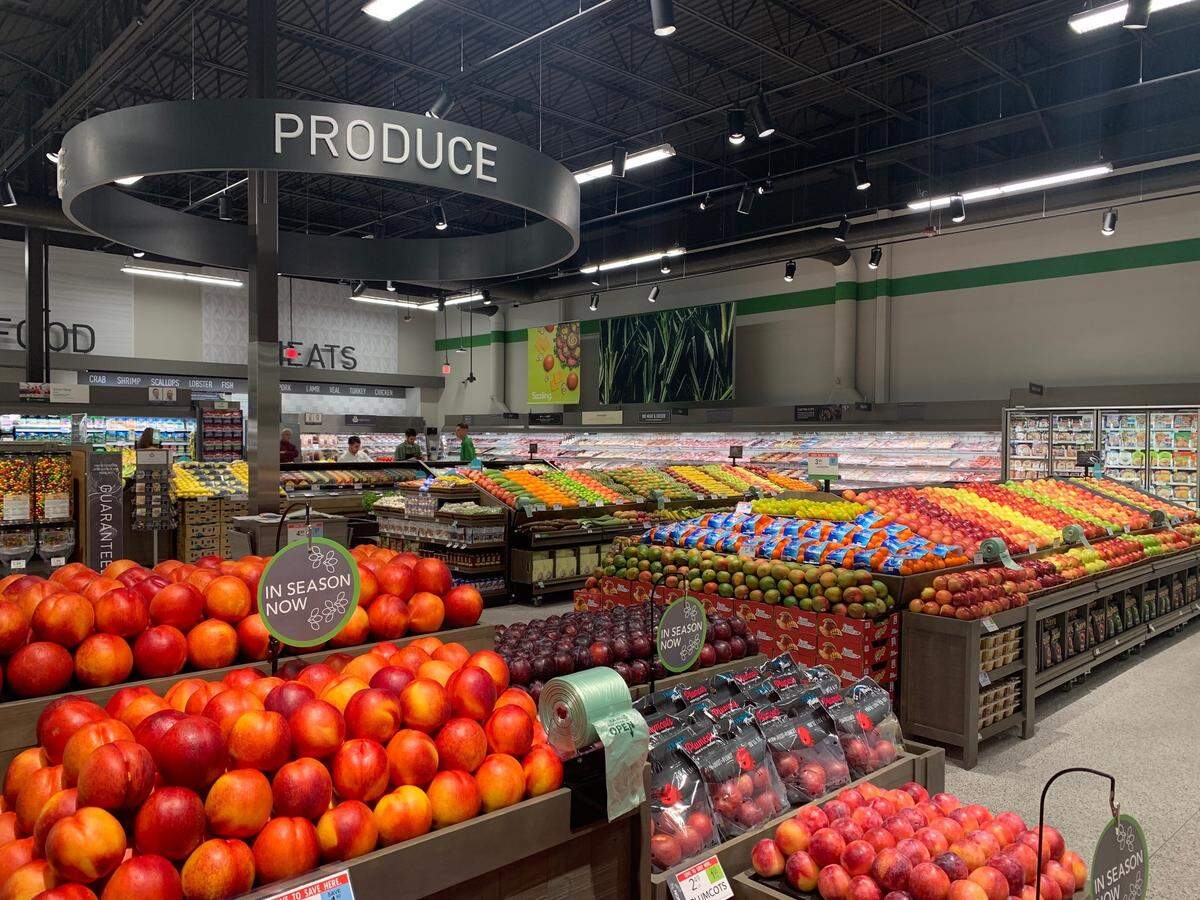 The White Eagle Publix offers grocery, dairy, frozen food, seafood, meat and fresh produce departments as well as a full-service bakery, deli and pharmacy. An adjacent Publix Liquors is planned.