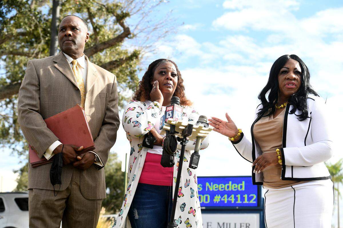 01/06/22—Orlando-based attorney Frank Allen, Cecelia Jones and Miami-based attorney Rawsi Williams at a press conference announcing the lawsuit that could be filed against the school district and the sheriff’s office if they are not held accountable for the arrest of Ja’Quyla Jones, which took place after she recorded a school fight.
