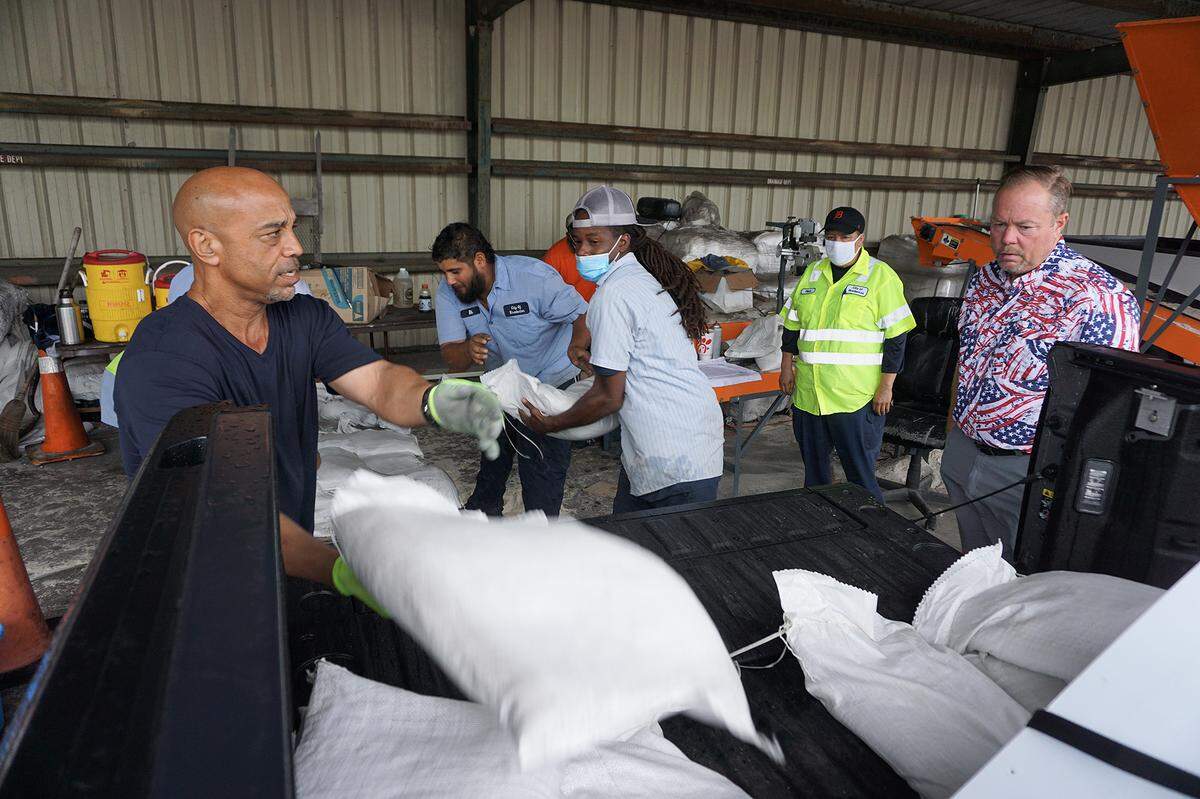 11/11/20--Mayor-elect Gene Brown watches as workers for the City of Bradenton fill sandbags in advance of Hurricane Eta.