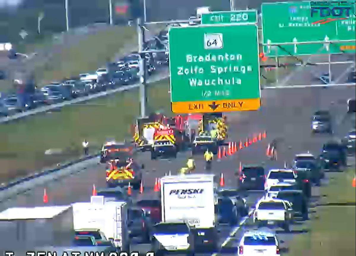 Two northbound lanes of Interstate 75 in Manatee County have been closed due to an accident. Several fire engines and state troopers are on the scene. Travelers traveling&nbsp;north to Ellenton have one open lane.