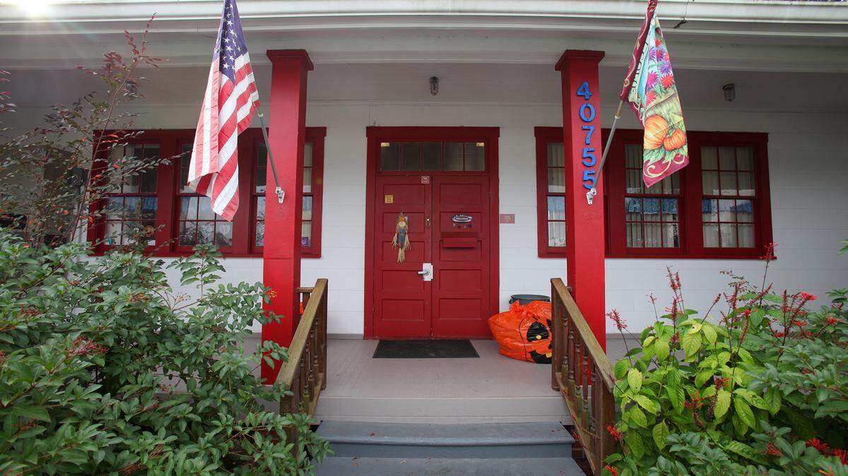 TIFFANY TOMPKINS-CONDIE/ttompkins@bradenton.com 
 The entryway of the Duette Elementary School where Donna King is the principal and teacher.