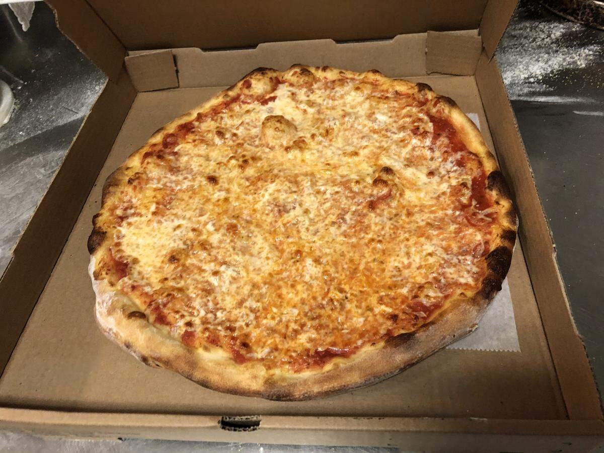 Fav’s Italian Cucina opened at 419 12th St. W. in downtown Bradenton 20 years ago. Then, as now, one of their biggest draws is their brick-oven-fired pizza.