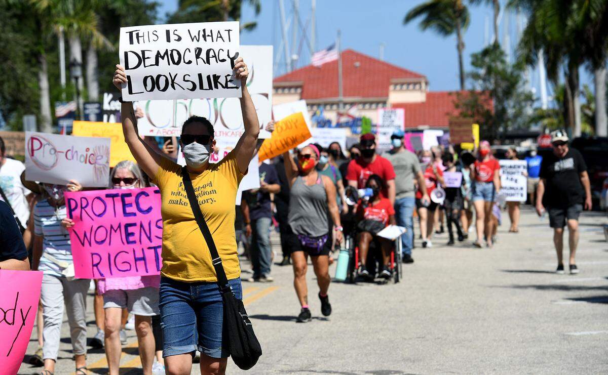 10/02/21—Pro-choice advocates marched through the streets of downtown Bradenton Saturday, joining hundreds of other Women’s March demonstrators across the country in support of reproductive rights. The march was organized by Women’s Voices of Southwest Florida.