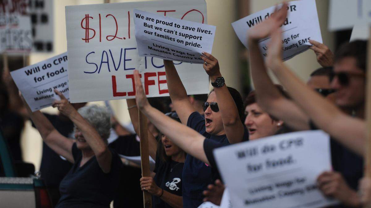 Manatee County paramedics and supporters gathered at the Manatee County Administration Building on November 18, 2015 to protest what they describe as low wages and unacceptable working conditions. The union and the county will continue negotiations in 2016. 
 GRANT JEFFERIES/Bradenton Herald