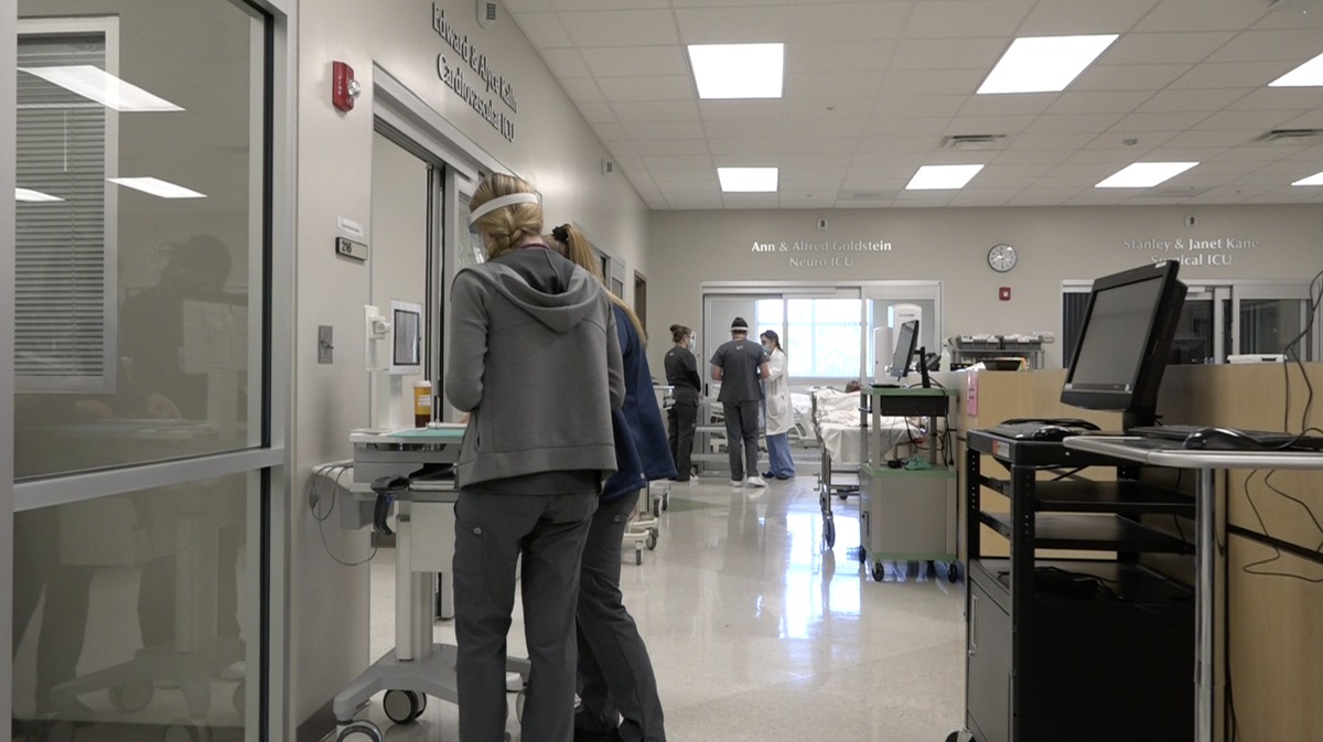 State College of Florida has no problems placing its health-care grads with thousands of medical worker jobs open in the Bradenton and Sarasota area.