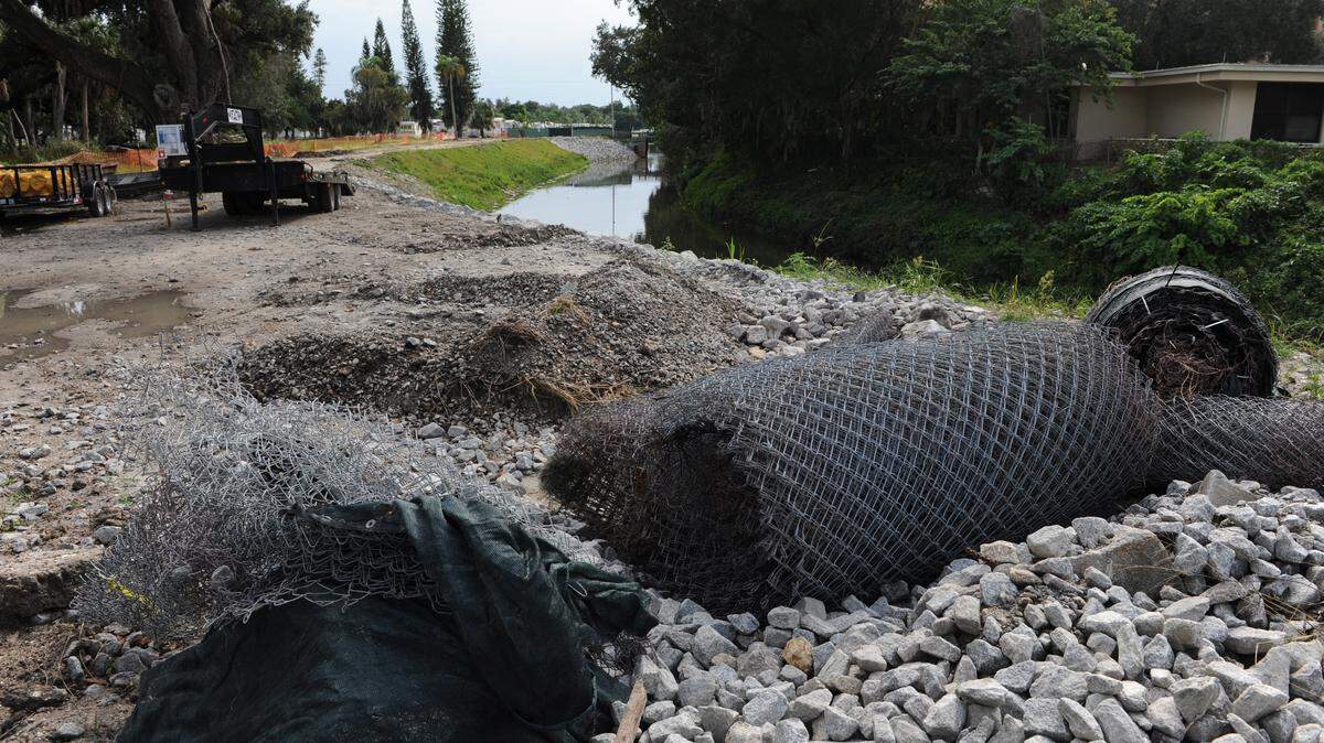Construction crews have completed a dredging and widening project between 21st Avenue West and 17th Avenue West in Bradenton. 
 GRANT JEFFERIES/Bradenton Herald