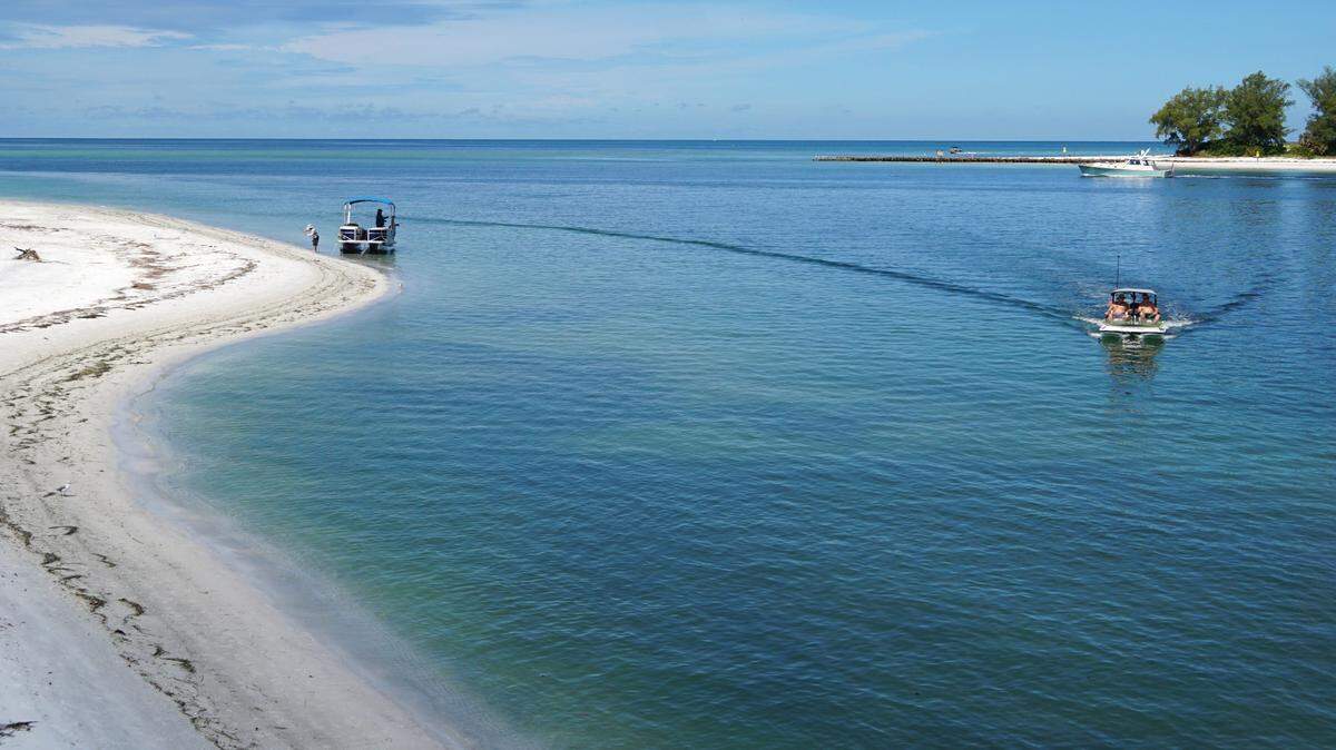 Along the north shore of Longboat Key, west of the Longboat Pass Bridge, boaters are permitted to beach their craft.
