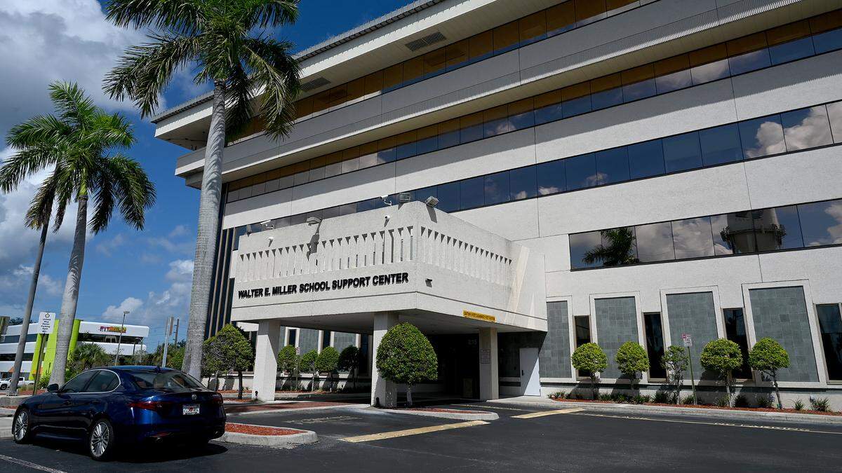 The Walter Miller School Support Center housing the School District of Manatee County.